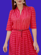 Charger l'image dans la galerie, Robe plissée vintage Alix - A rayures roses et rouges. Taille M, 38, 40. Made in France
