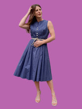 Charger l'image dans la galerie, Robe vintage Manon - Provençale bleue marine et fleurs blanches. Taille M, 38, 40. Hanne Modèle.