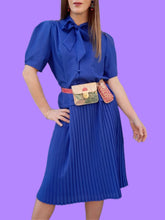 Charger l'image dans la galerie, Robe vintage Luna - Plissé soleil et col Lavallière. Taille XL, 42, 44