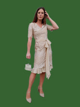 Charger l'image dans la galerie, Robe de cérémonie vintage Andréa - Broderies et volants. Taille XS, 34, 36. Claude Bouzon. Made in France.