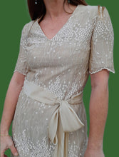 Charger l'image dans la galerie, Robe de cérémonie vintage Andréa - Broderies et volants. Taille XS, 34, 36. Claude Bouzon. Made in France.