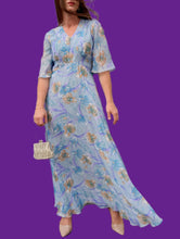 Charger l'image dans la galerie, Robe de cérémonie vintage Stéphanie - Manches papillon. Plissée. Taille L, 40, 42.