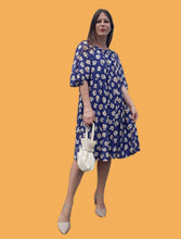 Charger l'image dans la galerie, Robe vintage Lila - Imprimé floral all-over. Coupe ample. Oversize ou Taille L, 40, 42