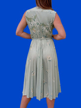 Charger l'image dans la galerie, Robe vintage Virginie - Plissé soleil, vert d'eau fleurie. Taille M, 38, 40