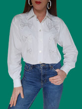 Charger l'image dans la galerie, Chemisier vintage Ingrid - En coton brodé de nœuds. Taille M, 38, 40. Escada. Made in Italy.