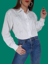 Charger l'image dans la galerie, Chemisier vintage Ingrid - En coton brodé de nœuds. Taille M, 38, 40. Escada. Made in Italy.