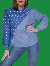 Charger l'image dans la galerie, Blouse vintage Barbara - À pois et rayures bleu et blanche. Taille M, 38, 40. Made in Italy.