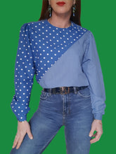 Charger l'image dans la galerie, Blouse vintage Barbara - À pois et rayures bleu et blanche. Taille M, 38, 40. Made in Italy.