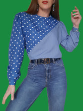 Charger l'image dans la galerie, Blouse vintage Barbara - À pois et rayures bleu et blanche. Taille M, 38, 40. Made in Italy.