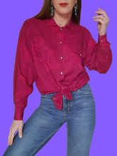 Charger l'image dans la galerie, Chemisier "Seconde" Camille - Rose fuchsia imprimé cachemire bleu. Taille L, 40, 42. Made in West Germany