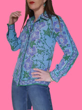 Charger l'image dans la galerie, Chemisier vintage Théa - En pure soie fleurie turquoise, vert et violet. Taille M, 38, 40. Furilio Percei. Made in Italy