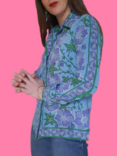 Charger l'image dans la galerie, Chemisier vintage Théa - En pure soie fleurie turquoise, vert et violet. Taille M, 38, 40. Furilio Percei. Made in Italy