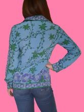 Charger l'image dans la galerie, Chemisier vintage Théa - En pure soie fleurie turquoise, vert et violet. Taille M, 38, 40. Furilio Percei. Made in Italy