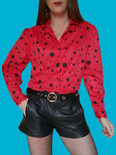 Charger l'image dans la galerie, Chemisier vintage Sophie - Rouge à pois noir. Moucheté irisé. Taille M, 38, 40. Made in France.