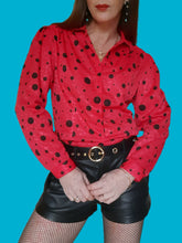 Charger l'image dans la galerie, Chemisier vintage Sophie - Rouge à pois noir. Moucheté irisé. Taille M, 38, 40. Made in France.