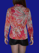 Charger l'image dans la galerie, Chemisier "Seconde" Tatiana - Imprimé feuillage sur fond rose. Taille S, 36, 38. Delmod. Made in Ukraine