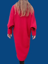 Charger l'image dans la galerie, Manteau vintage Armelle - Laine rouge, Col Claudine, manches ajourées. Taille L, 40, 42. Pierre Cardin. Made in France.