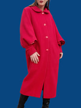 Charger l'image dans la galerie, Manteau vintage Armelle - Laine rouge, Col Claudine, manches ajourées. Taille L, 40, 42. Pierre Cardin. Made in France.