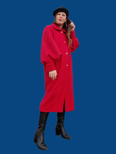 Charger l'image dans la galerie, Manteau vintage Armelle - Laine rouge, Col Claudine, manches ajourées. Taille L, 40, 42. Pierre Cardin. Made in France.