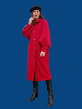 Charger l'image dans la galerie, Manteau vintage Armelle - Laine rouge, Col Claudine, manches ajourées. Taille L, 40, 42. Pierre Cardin. Made in France.