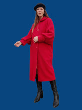 Charger l'image dans la galerie, Manteau vintage Armelle - Laine rouge, Col Claudine, manches ajourées. Taille L, 40, 42. Pierre Cardin. Made in France.