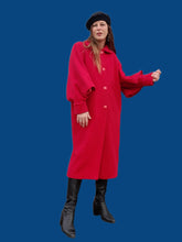 Charger l'image dans la galerie, Manteau vintage Armelle - Laine rouge, Col Claudine, manches ajourées. Taille L, 40, 42. Pierre Cardin. Made in France.