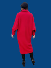 Charger l'image dans la galerie, Manteau vintage Armelle - Laine rouge, Col Claudine, manches ajourées. Taille L, 40, 42. Pierre Cardin. Made in France.