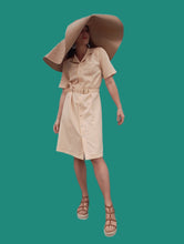 Charger l'image dans la galerie, Robe Noémie - Toute boutonnée, couleur saumon. Taille L, 40, 42