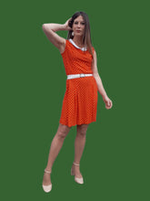 Charger l'image dans la galerie, Robe vintage Florence - Rouge à pois blancs. Col Claudine. Taille S, 36, 38.