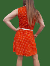 Charger l'image dans la galerie, Robe vintage Florence - Rouge à pois blancs. Col Claudine. Taille S, 36, 38.