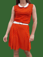 Charger l'image dans la galerie, Robe vintage Florence - Rouge à pois blancs. Col Claudine. Taille S, 36, 38.