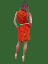 Charger l'image dans la galerie, Robe vintage Florence - Rouge à pois blancs. Col Claudine. Taille S, 36, 38.