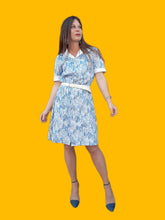 Charger l'image dans la galerie, Robe vintage Marjorie - Imprimé abstrait bleu. Taille S, 36, 38. Fabriqué en France