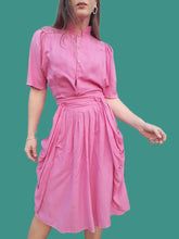 Charger l'image dans la galerie, Ensemble vintage Lucie - Rose à pois noirs. Taille M, 38, 40. Fabriqué en France