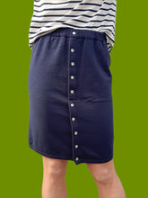Charger l'image dans la galerie, Jupe vintage Babeth - Bleu marine à boutons, coupe droite. Taille M, 38, 40. Made in France.