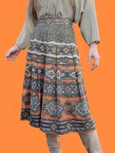 Charger l'image dans la galerie, Jupe vintage Laure - Plissée folklorique en laine. Taille S, 36, 38. Créations Gadyet. Made in France.