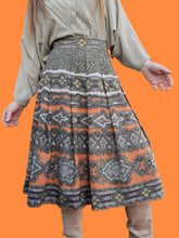 Charger l'image dans la galerie, Jupe vintage Laure - Plissée folklorique en laine. Taille S, 36, 38. Créations Gadyet. Made in France.