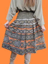 Charger l'image dans la galerie, Jupe vintage Laure - Plissée folklorique en laine. Taille S, 36, 38. Créations Gadyet. Made in France.