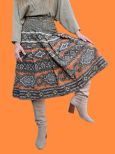 Charger l'image dans la galerie, Jupe vintage Laure - Plissée folklorique en laine. Taille S, 36, 38. Créations Gadyet. Made in France.