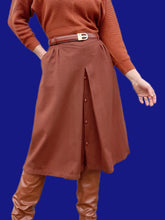Charger l'image dans la galerie, Jupe vintage Sandra - Laine marron plissée et boutonnée. Taille L, 40, 42. Patrice Bréal. Made in France.