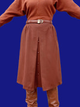 Charger l'image dans la galerie, Jupe vintage Sandra - Laine marron plissée et boutonnée. Taille L, 40, 42. Patrice Bréal. Made in France.