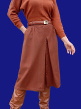 Charger l'image dans la galerie, Jupe vintage Sandra - Laine marron plissée et boutonnée. Taille L, 40, 42. Patrice Bréal. Made in France.