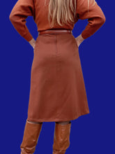 Charger l'image dans la galerie, Jupe vintage Sandra - Laine marron plissée et boutonnée. Taille L, 40, 42. Patrice Bréal. Made in France.
