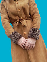 Charger l'image dans la galerie, Manchons Jane - Fourrure synthétique Léopard. Taille unique.