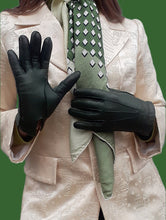 Charger l'image dans la galerie, Gants vintage Emma. Vert bouteille, finition baguette. Taille 7