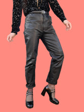 Charger l'image dans la galerie, Pantalon vintage Martha - En cuir noir, coupe droite. Taille M, 38, 40. Cuir Nappa