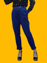 Charger l'image dans la galerie, Pantalon vintage Marie - Velours côtelé bleu électrique. Taille S, 36, 38. Louis Féraud Set. Made in Germany