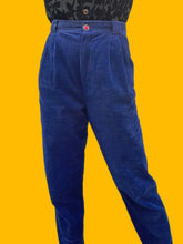 Charger l'image dans la galerie, Pantalon vintage Marie - Velours côtelé bleu électrique. Taille S, 36, 38. Louis Féraud Set. Made in Germany