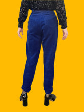 Charger l'image dans la galerie, Pantalon vintage Marie - Velours côtelé bleu électrique. Taille S, 36, 38. Louis Féraud Set. Made in Germany