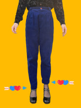 Charger l'image dans la galerie, Pantalon vintage Marie - Velours côtelé bleu électrique. Taille S, 36, 38. Louis Féraud Set. Made in Germany
